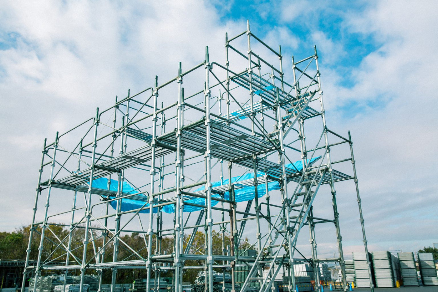 くさび緊結式足場Aタイプで高層物件は可能？高さ31mの基準を解説