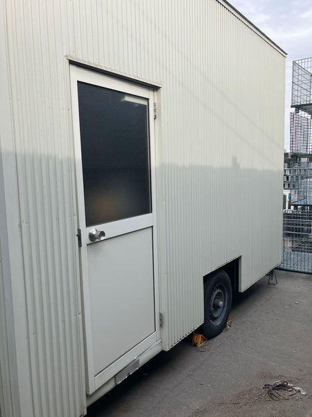 トレーラーハウス　仮設